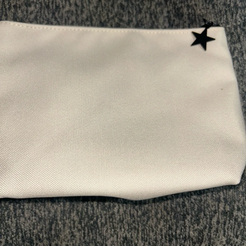 Stila Limited Edition Cream Cosmetic Bag‎ With Art And Logo New
